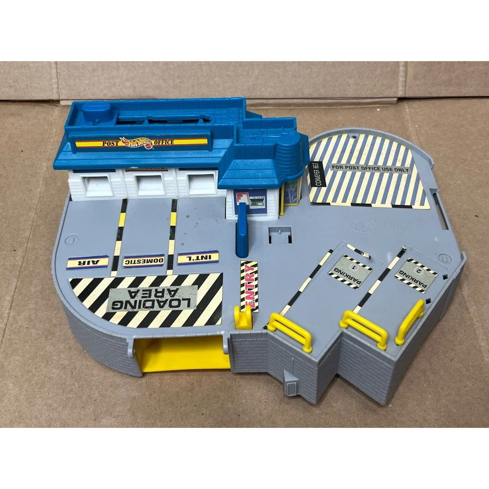 Vintage 1998 Hot Wheels Post Office Playset Mattel City Building Loading Area